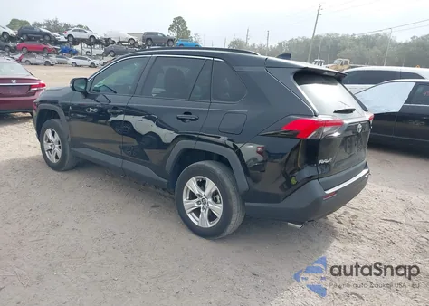 2021 Toyota Rav4 Xle z USA, uszkodzony, nr VIN 2T3W1RFV8MC094033